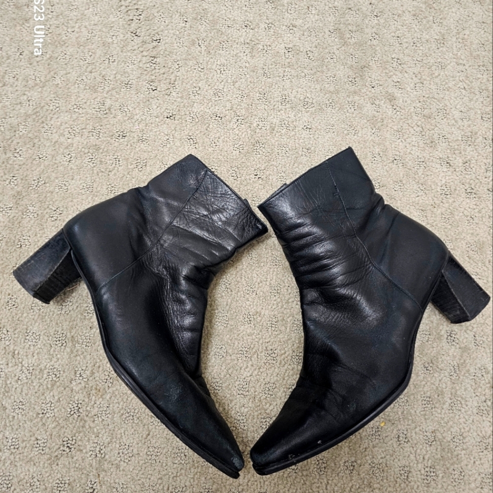 VINTAGE Stuart Weitzman Black ankle boots 8.5